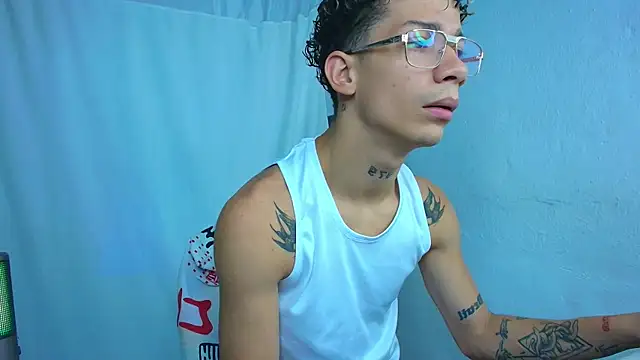Snapshot of mateodeamjo chatting on April 23, 2026, 4:30 am mateodeamjo online show from April 23, 2026, 4:30 am