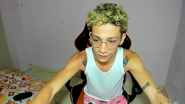 Snapshot of mateodeamjo chatting on November 9, 2025, 8:29 am mateodeamjo online show from November 9, 2025, 8:29 am