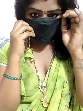 Snapshot of louise92 chatting on January 2, 2025, 5:03 am louise92 online show from January 2, 2025, 5:03 am