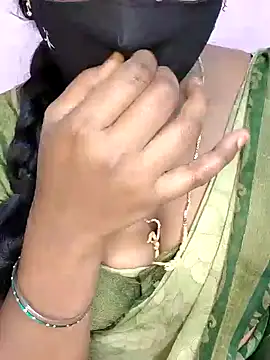 Snapshot of louise92 chatting on December 7, 2024, 4:42 pm louise92 online show from December 7, 2024, 4:42 pm