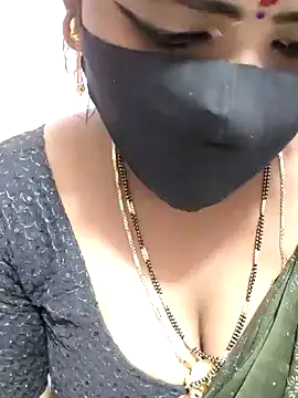 Snapshot of louise92 chatting on January 27, 2025, 4:43 pm louise92 online show from January 27, 2025, 4:43 pm