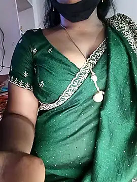 Snapshot of louise92 chatting on May 16, 2026, 7:02 pm louise92 online show from May 16, 2026, 7:02 pm