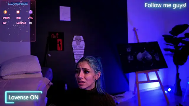 Snapshot of AriaVoss chatting on October 22, 2025, 9:35 pm AriaVoss online show from October 22, 2025, 9:35 pm