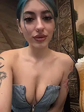 Snapshot of AriaVoss chatting on November 22, 2025, 3:11 pm AriaVoss online show from November 22, 2025, 3:11 pm