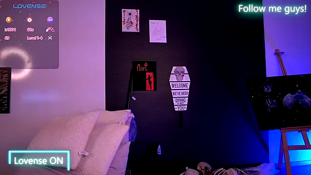 Snapshot of AriaVoss chatting on October 21, 2025, 8:52 pm AriaVoss online show from October 21, 2025, 8:52 pm