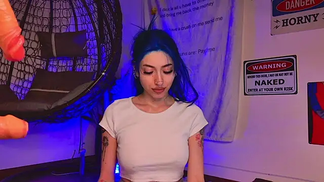 Snapshot of AriaVoss chatting on July 8, 2026, 7:58 pm AriaVoss online show from July 8, 2026, 7:58 pm