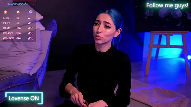 Snapshot of AriaVoss chatting on October 8, 2025, 9:04 pm AriaVoss online show from October 8, 2025, 9:04 pm