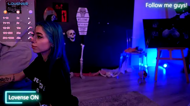 Snapshot of AriaVoss chatting on October 13, 2025, 9:05 pm AriaVoss online show from October 13, 2025, 9:05 pm