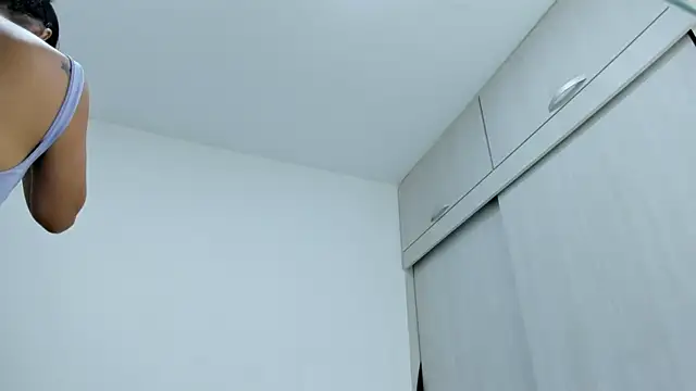 Amelia Debora Antonella online show from December 22, 2025, 1:11 pm