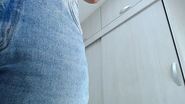 Amelia Debora Antonella online show from November 6, 2025, 1:04 pm