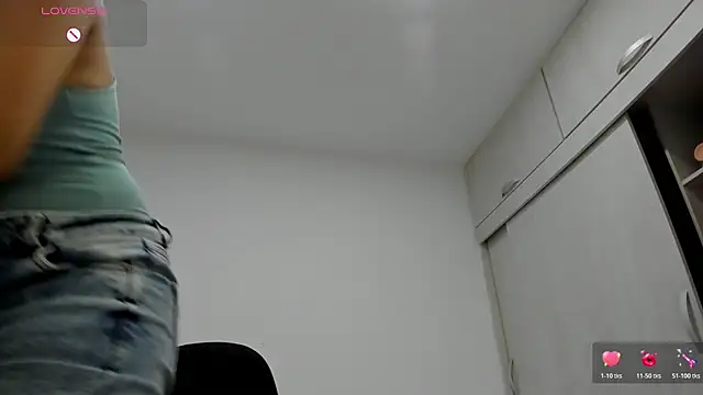 Snapshot of Amelia_Debora_Antonella chatting on June 19, 2026, 3:07 pm Amelia Debora Antonella online show from June 19, 2026, 3:07 pm