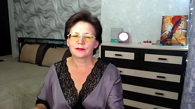 VitaCharm online show from October 8, 2025, 8:42 pm