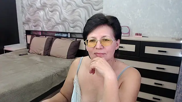 VitaCharm online show from February 26, 2025, 9:31 pm