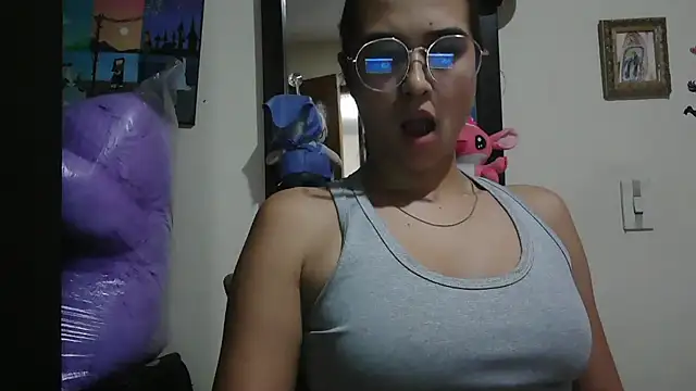 Snapshot of trianabell chatting on April 21, 2026, 2:36 am trianabell online show from April 21, 2026, 2:36 am