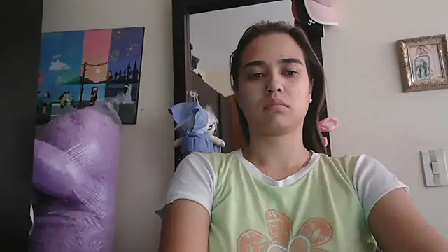 Snapshot of trianabell chatting on April 19, 2026, 3:24 pm trianabell online show from April 19, 2026, 3:24 pm