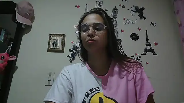Snapshot of trianabell chatting on April 18, 2026, 11:49 pm trianabell online show from April 18, 2026, 11:49 pm