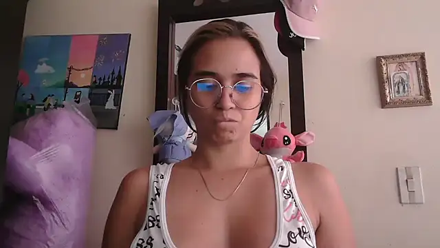 Snapshot of trianabell chatting on April 18, 2026, 7:07 pm trianabell online show from April 18, 2026, 7:07 pm
