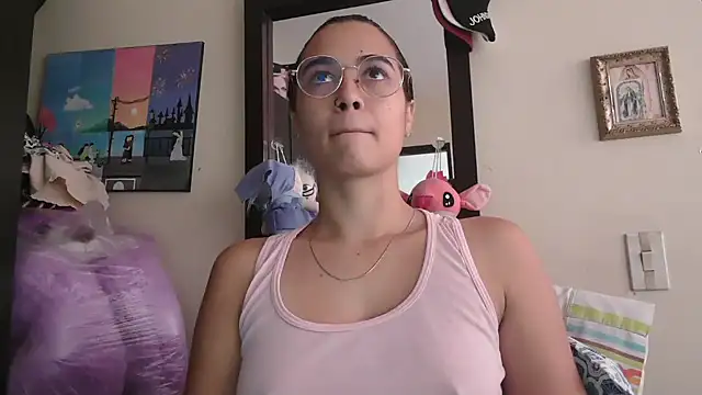 Snapshot of trianabell chatting on April 9, 2026, 4:24 pm trianabell online show from April 9, 2026, 4:24 pm