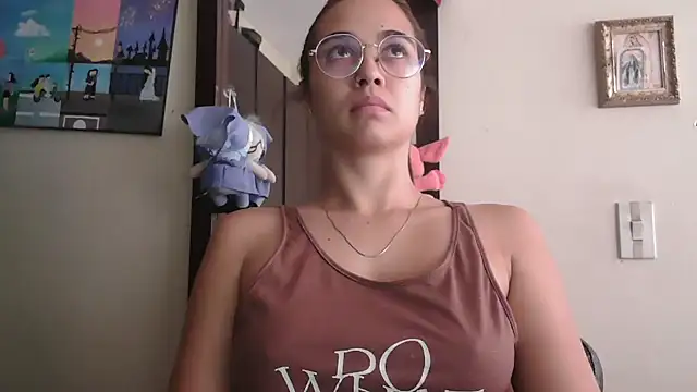 Snapshot of trianabell chatting on May 10, 2026, 5:04 pm trianabell online show from May 10, 2026, 5:04 pm