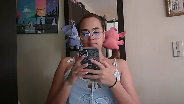 Snapshot of trianabell chatting on May 8, 2026, 4:22 pm trianabell online show from May 8, 2026, 4:22 pm