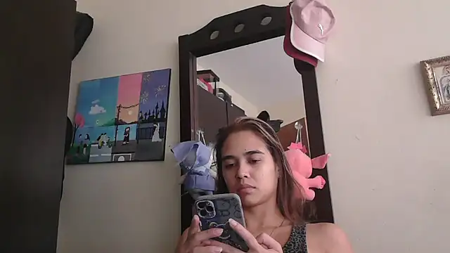 Snapshot of trianabell chatting on May 7, 2026, 4:21 pm trianabell online show from May 7, 2026, 4:21 pm