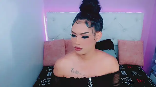 Snapshot of Amanda_bigx chatting on October 25, 2025, 4:44 am Amanda bigx online show from October 25, 2025, 4:44 am