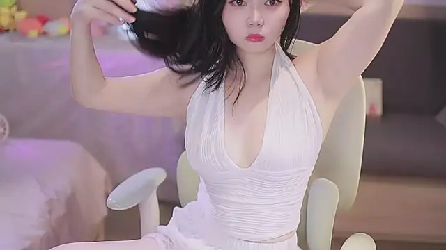 Snapshot of lilies-sweet chatting on October 17, 2025, 11:45 am lilies-sweet online show from October 17, 2025, 11:45 am