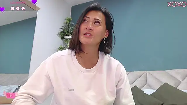 Snapshot of SharisWillian chatting on October 8, 2025, 3:52 am SharisWillian online show from October 8, 2025, 3:52 am