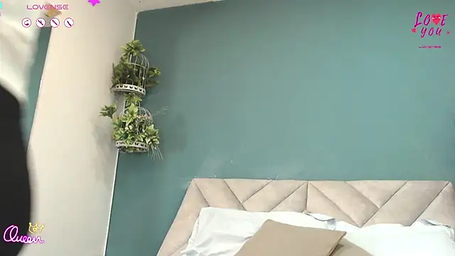 Snapshot of SharisWillian chatting on July 17, 2026, 4:10 am SharisWillian online show from July 17, 2026, 4:10 am