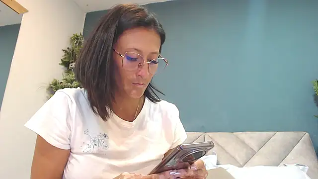 SharisWillian online show from April 22, 2026, 3:35 am