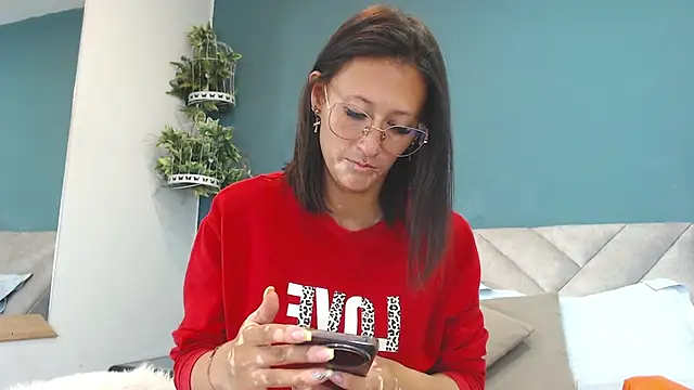 Snapshot of SharisWillian chatting on June 12, 2026, 3:48 am SharisWillian online show from June 12, 2026, 3:48 am
