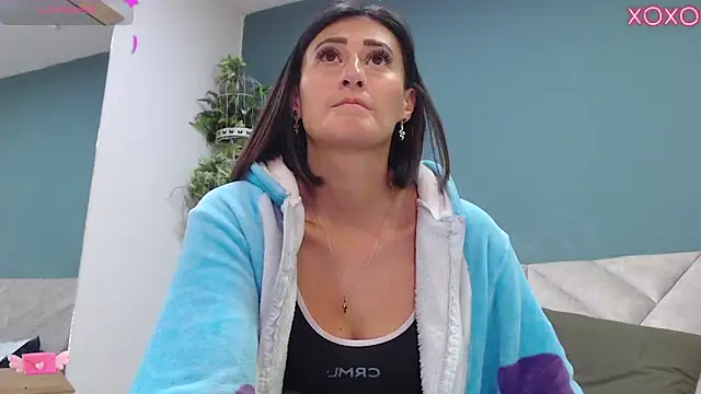 Snapshot of SharisWillian chatting on October 11, 2025, 4:30 pm SharisWillian online show from October 11, 2025, 4:30 pm