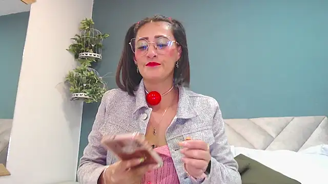 Snapshot of SharisWillian chatting on November 1, 2025, 4:30 am SharisWillian online show from November 1, 2025, 4:30 am