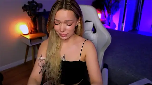 Lily Yin online show from March 18, 2026, 5:43 am