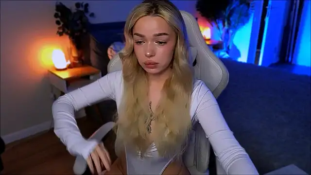 Lily Yin online show from April 30, 2026, 5:36 am