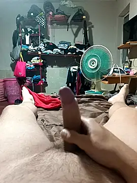 Snapshot of Aledw9 chatting on February 17, 2026, 5:49 am Aledw9 online show from February 17, 2026, 5:49 am