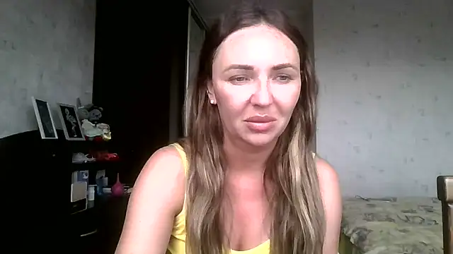 Snapshot of AngelinaLove28 chatting on July 4, 2026, 6:31 am AngelinaLove28 online show from July 4, 2026, 6:31 am