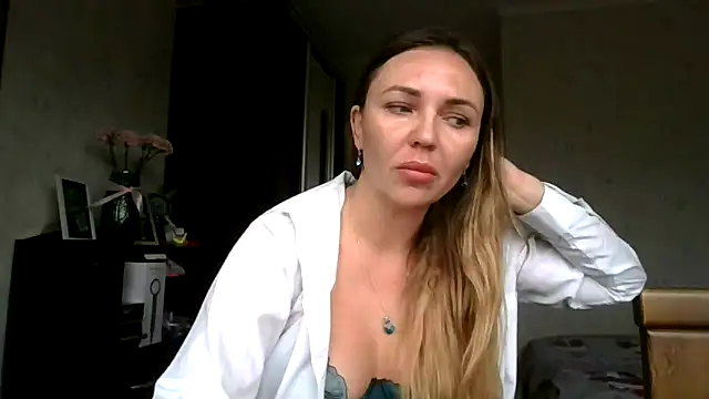 AngelinaLove28 online show from November 6, 2025, 7:34 am