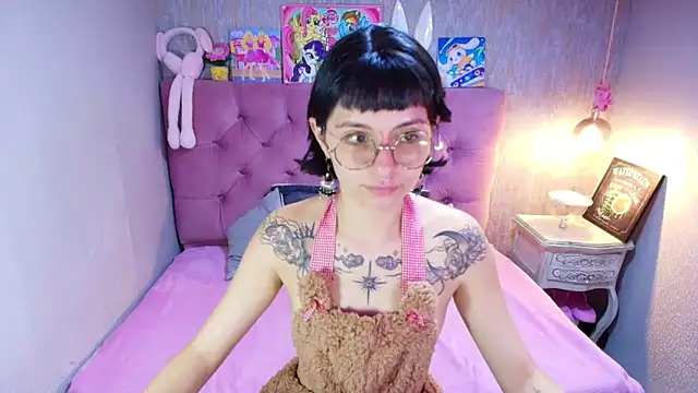 charlottemoonxz online show from March 8, 2026, 7:06 pm