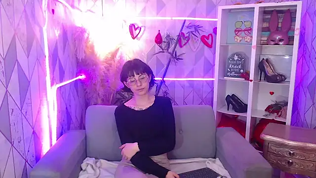 charlottemoonxz online show from November 13, 2025, 7:40 pm