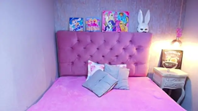 charlottemoonxz online show from April 29, 2026, 6:14 pm