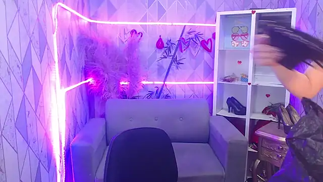 charlottemoonxz online show from October 18, 2025, 4:42 pm