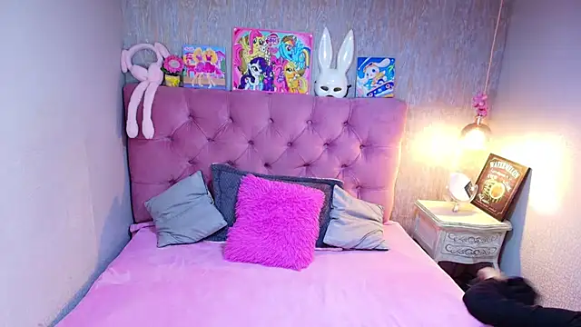 charlottemoonxz online show from February 25, 2026, 7:03 pm