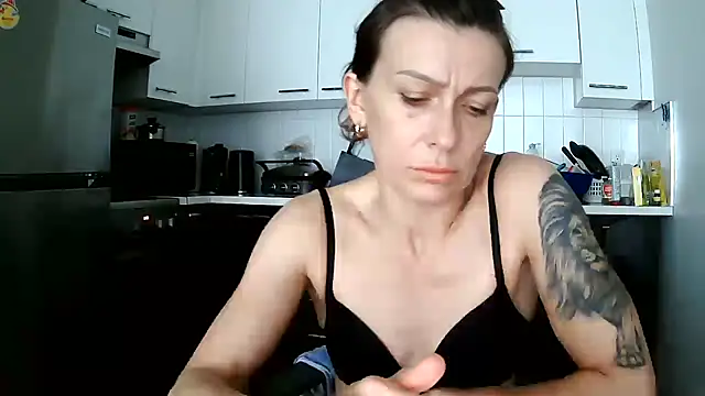anechka1 online show from June 12, 2026, 7:11 pm