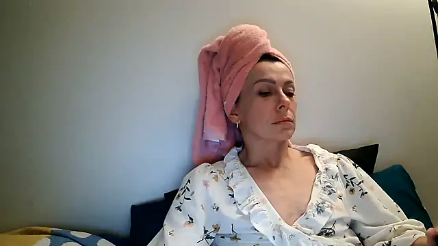 anechka1 online show from June 7, 2026, 2:39 am