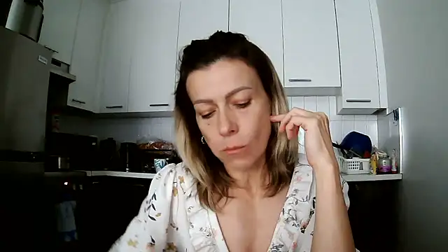 anechka1 online show from June 7, 2026, 2:44 pm