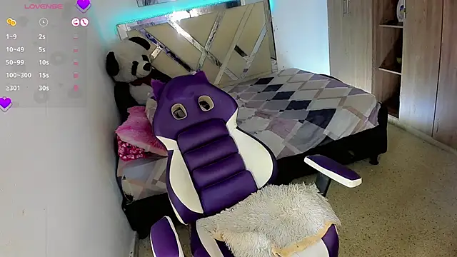 Snapshot of Charming_J chatting on November 6, 2025, 6:17 am Charming J online show from November 6, 2025, 6:17 am