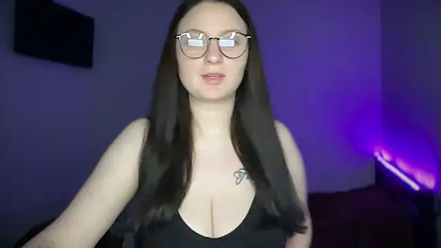 Snapshot of LocaAlis chatting on November 23, 2025, 5:01 pm LocaAlis online show from November 23, 2025, 5:01 pm