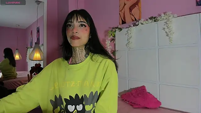 Snapshot of EllieStewart chatting on December 4, 2025, 1:10 pm EllieStewart online show from December 4, 2025, 1:10 pm