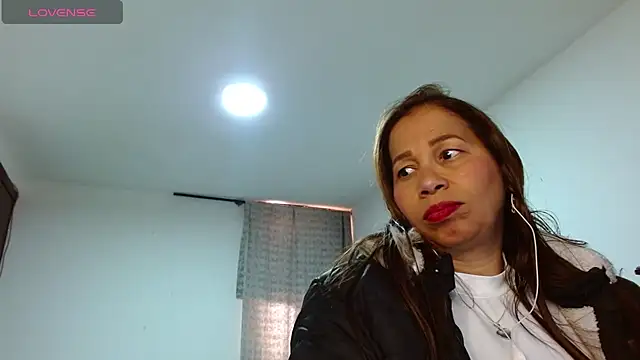 Snapshot of CaroMasha chatting on May 4, 2026, 8:33 pm CaroMasha online show from May 4, 2026, 8:33 pm